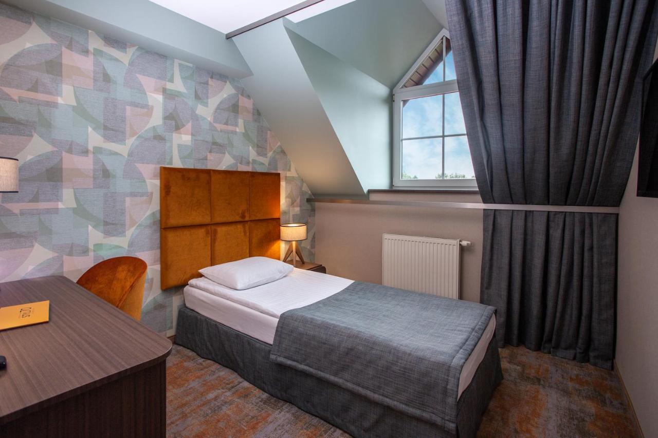 Hotel Styl 70 Пщина Екстериор снимка