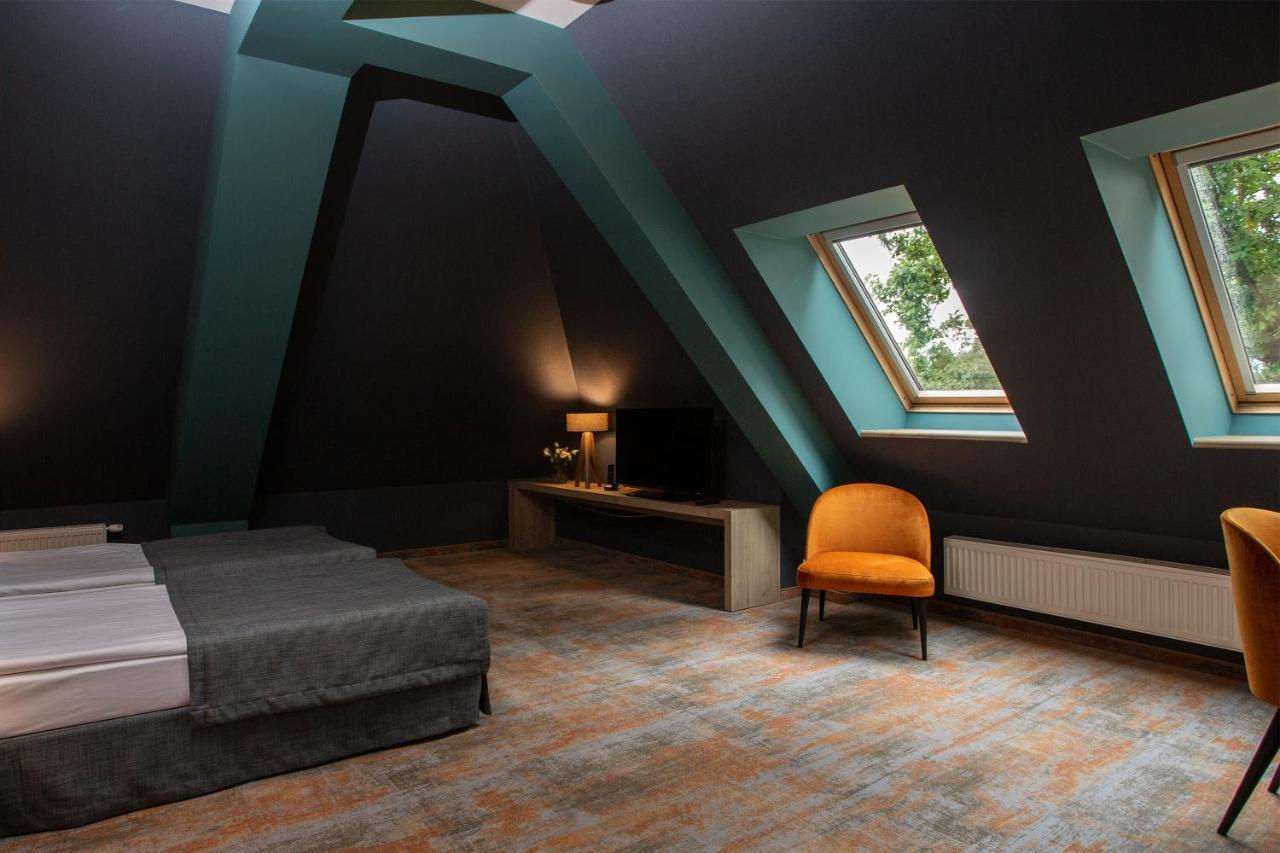 Hotel Styl 70 Пщина Екстериор снимка
