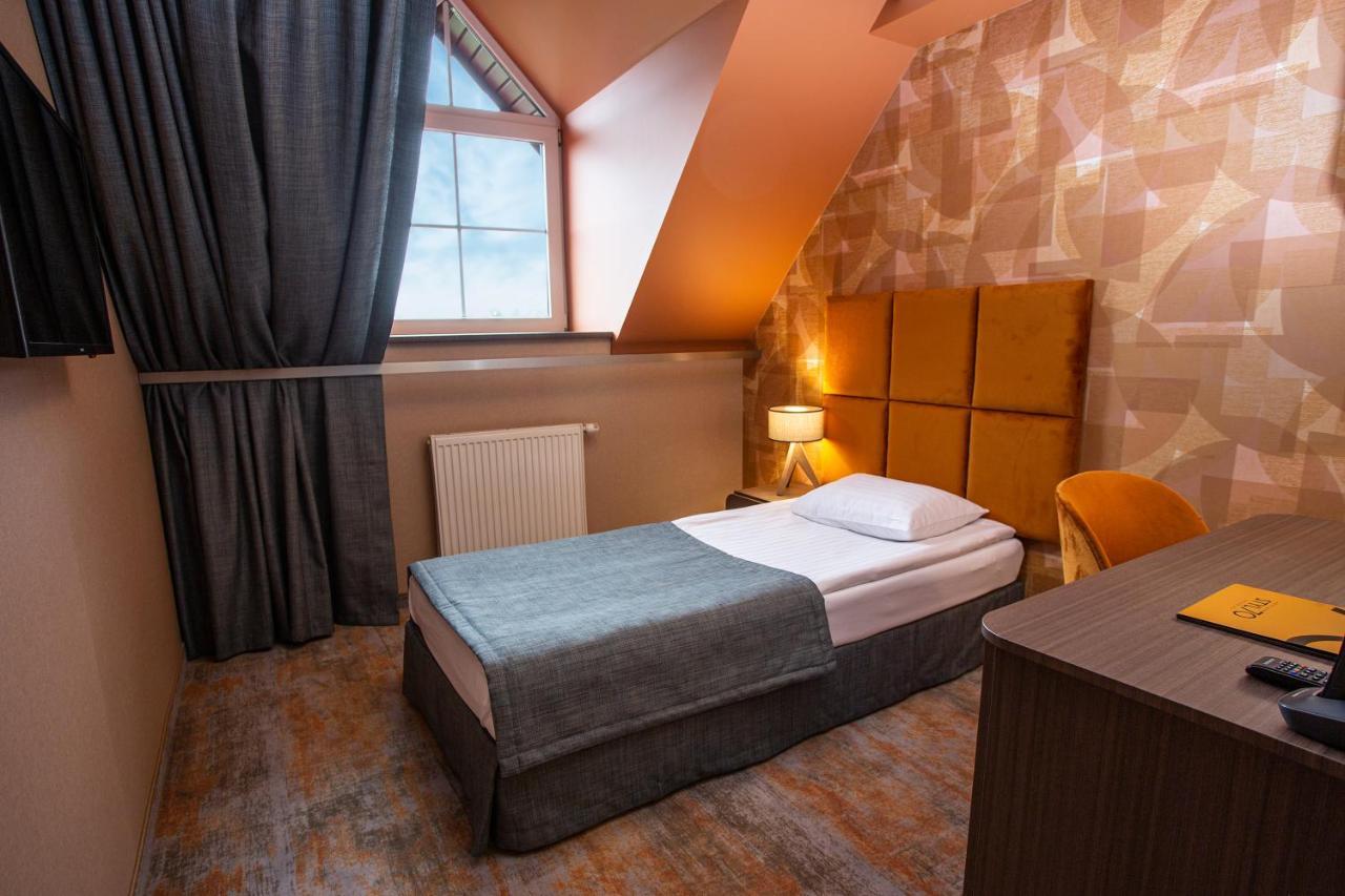 Hotel Styl 70 Пщина Екстериор снимка
