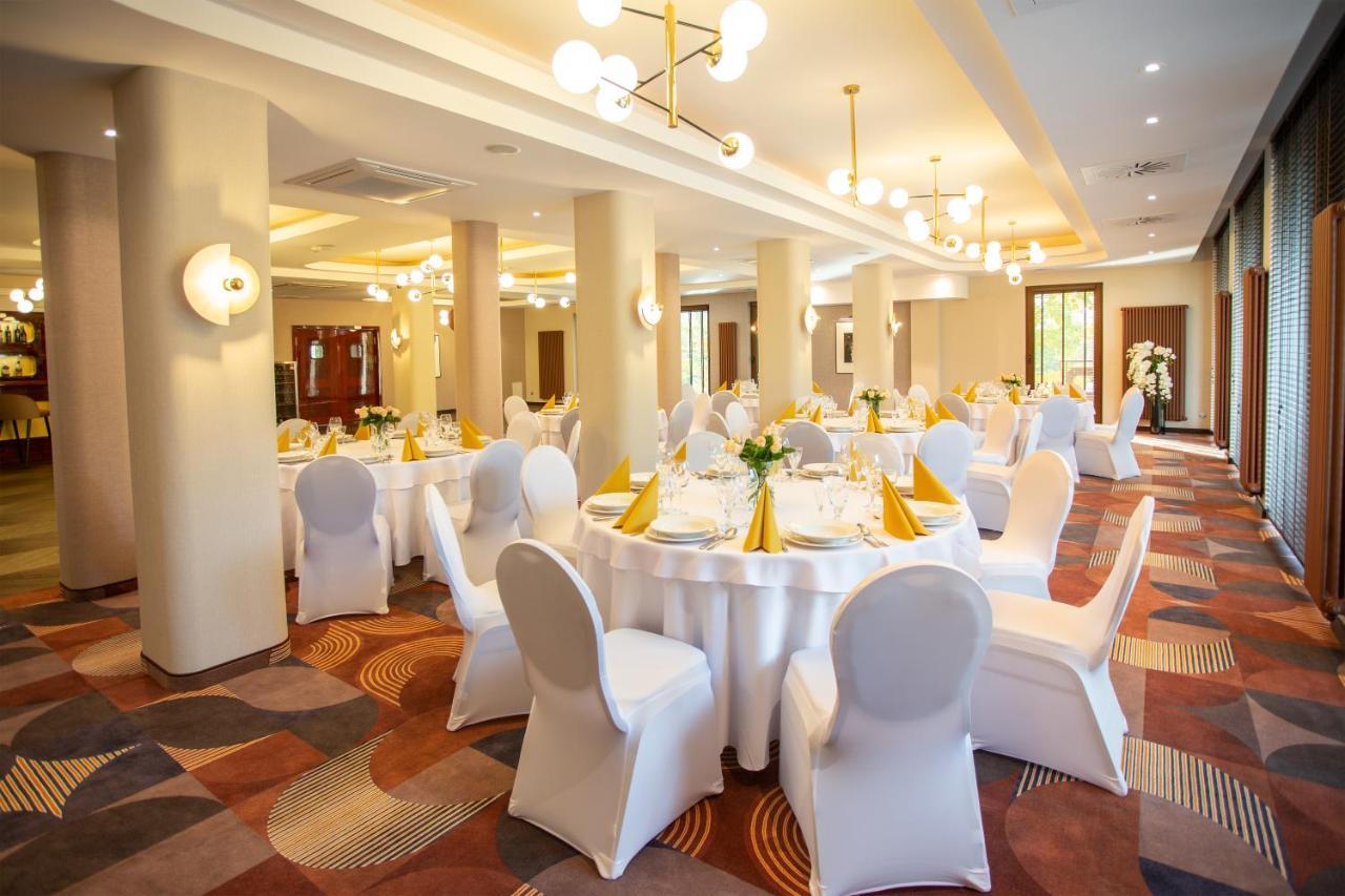 Hotel Styl 70 Пщина Екстериор снимка