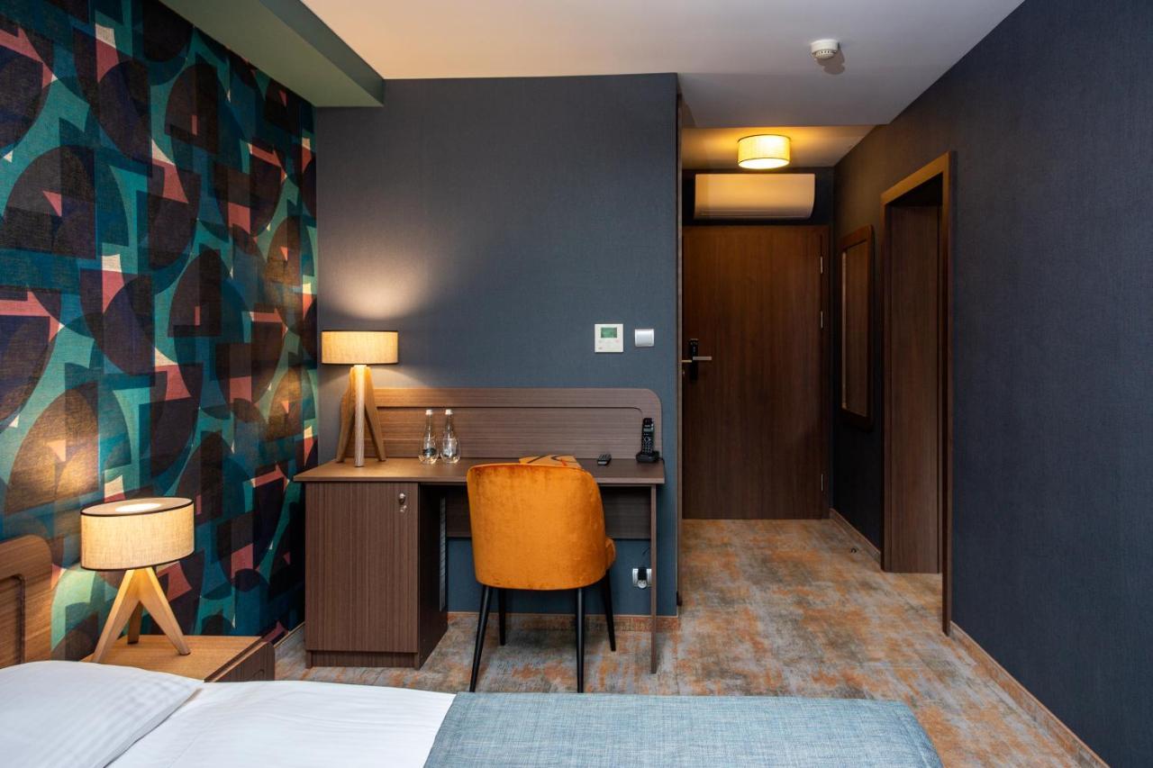 Hotel Styl 70 Пщина Екстериор снимка