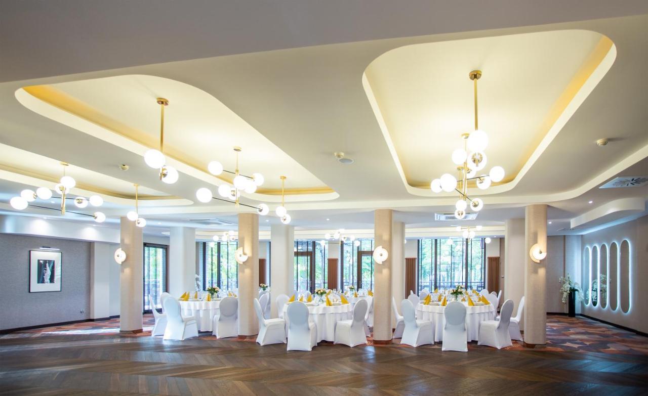 Hotel Styl 70 Пщина Екстериор снимка