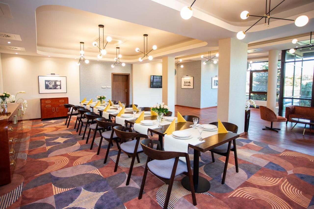 Hotel Styl 70 Пщина Екстериор снимка
